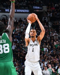 世俱杯赔率-西部排名又变了：湖人创NBA奇迹，快船收大礼，3队排名互换
