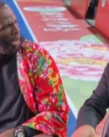 梦幻融入！追梦大花袄吹唢呐转手绢 联动宋小宝惊出表情包